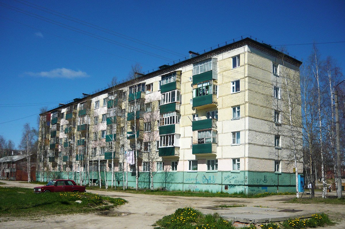 Стрежевой, Микрорайон 1, 185