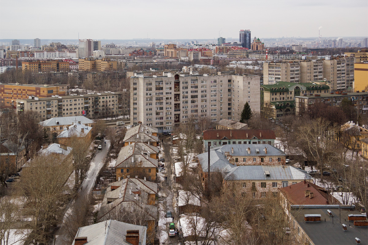 Казань, Гвардейская улица, 35; Улица Степана Разина, 50