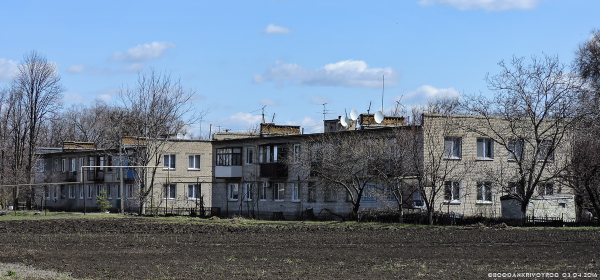 Криворожский район, прочие н.п., с. Новомайское, улица Железнодорожная, 1; с. Новомайское, улица Железнодорожная, 2
