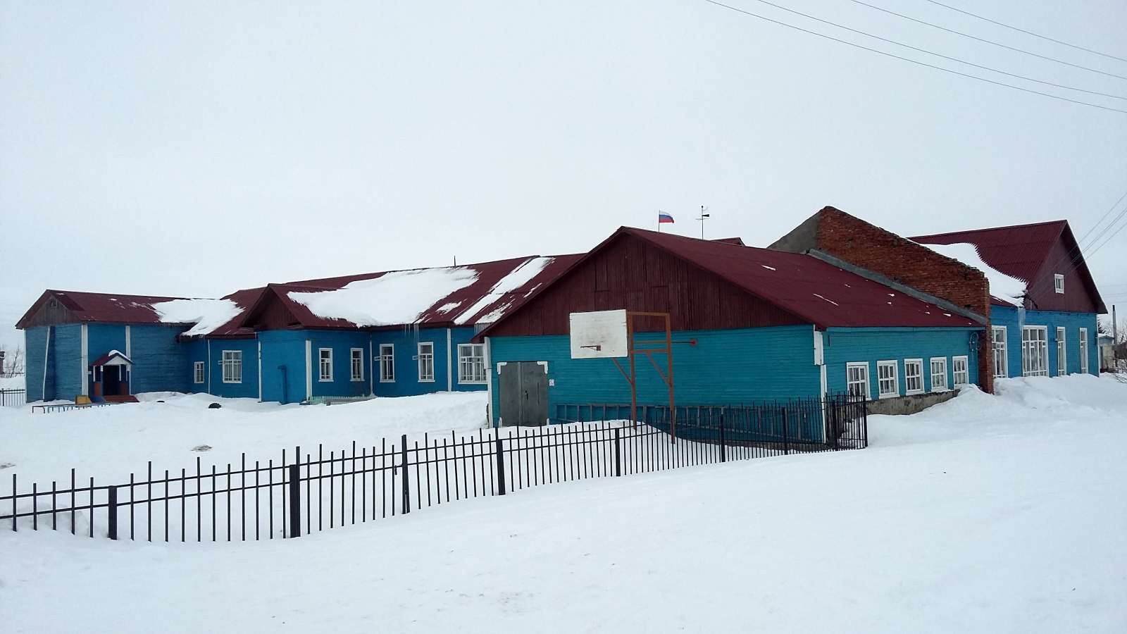 Тельвиска, Школьная улица, 1