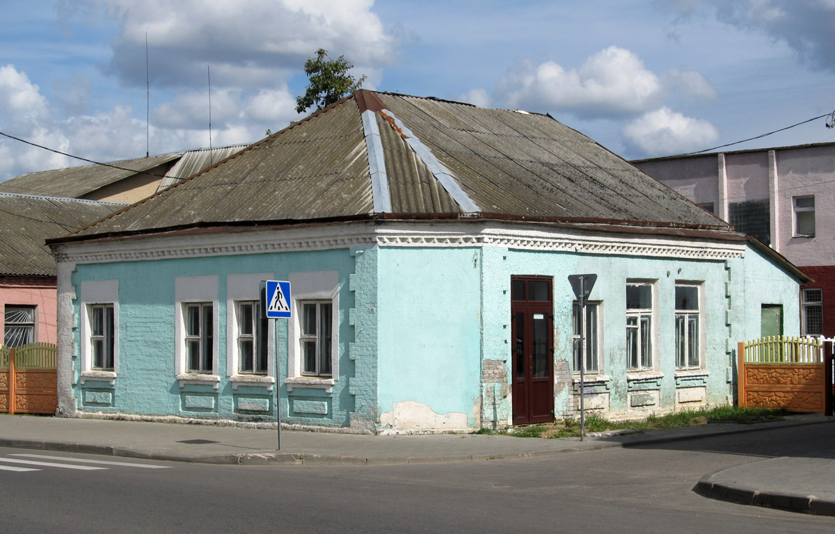Ивье, Улица 1 Мая, 14