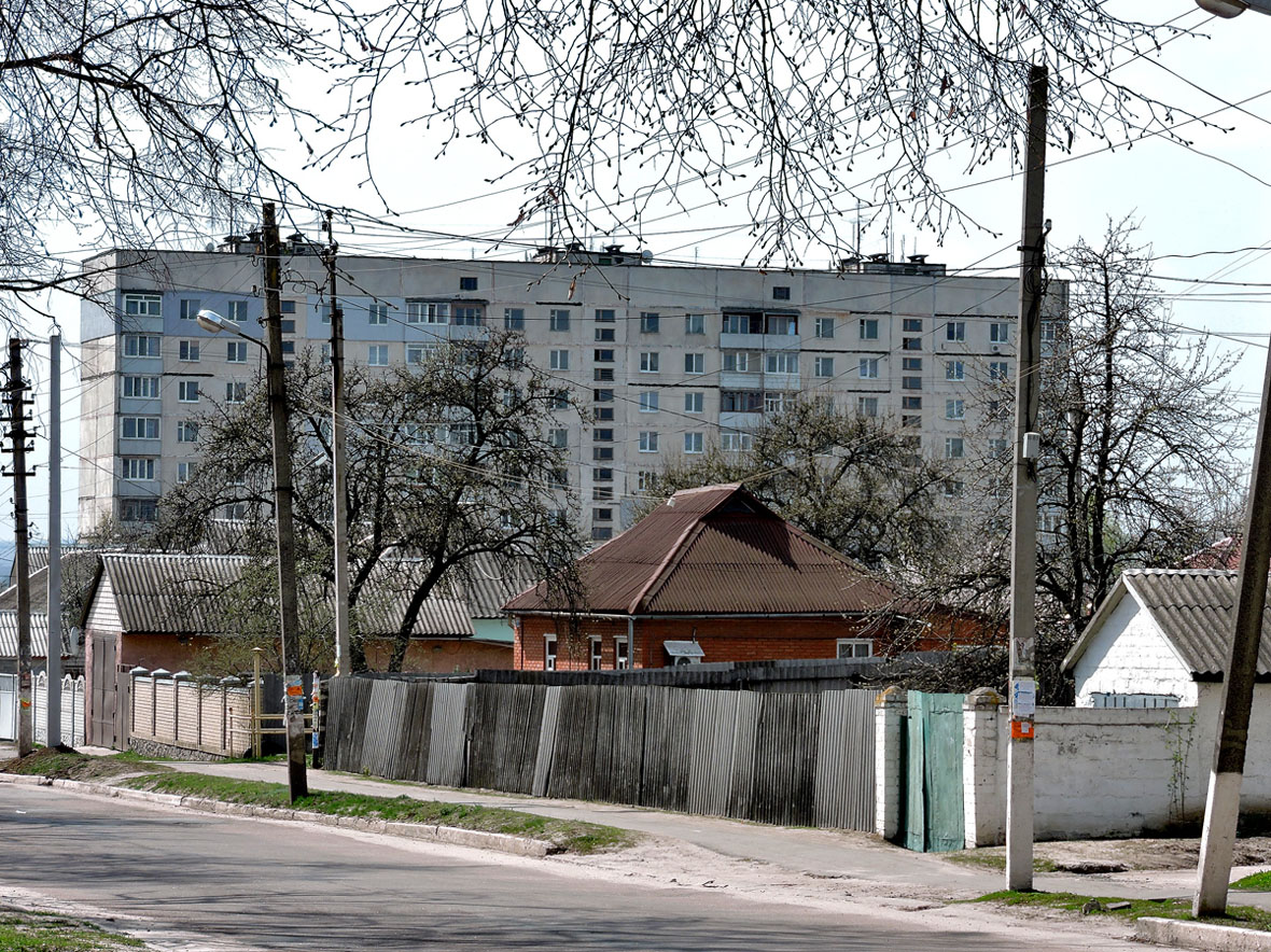 Змиёв, Железнодорожная улица, 109; Вишнёвая улица, 1