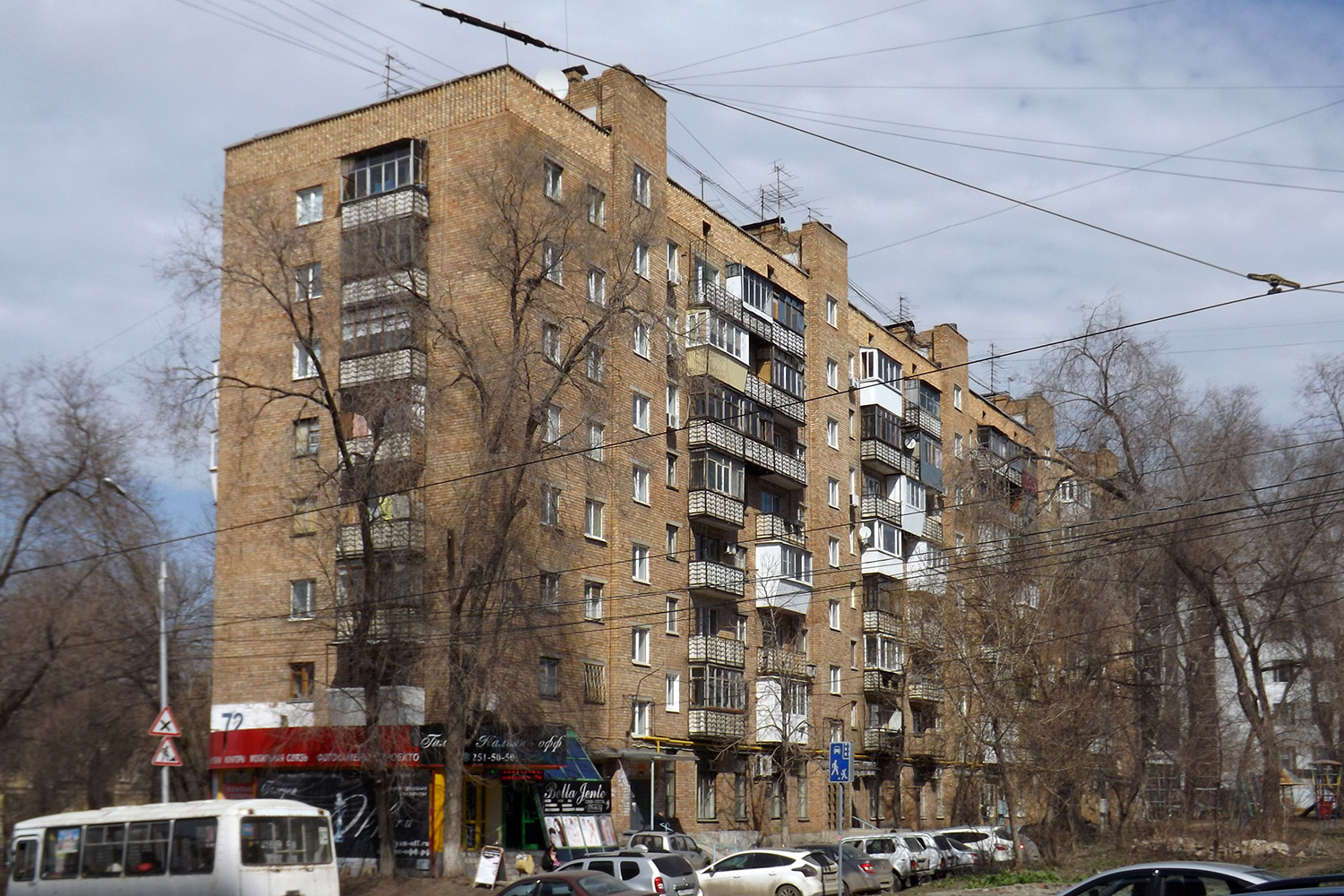 Samara, Ново-Садовая улица, 1 / Полевая улица, 72