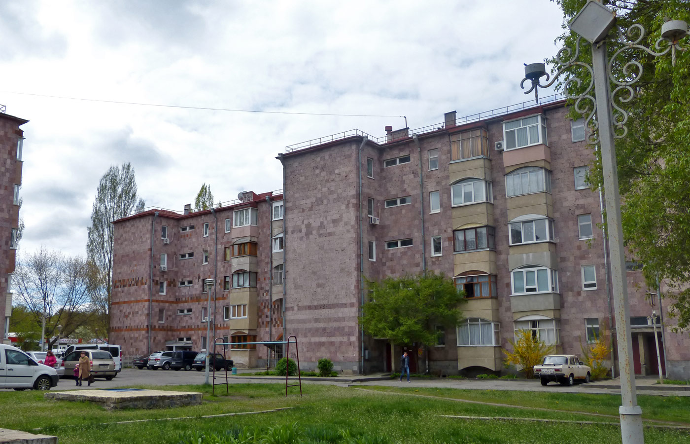 Славутич, Квартал Ереванский, 2