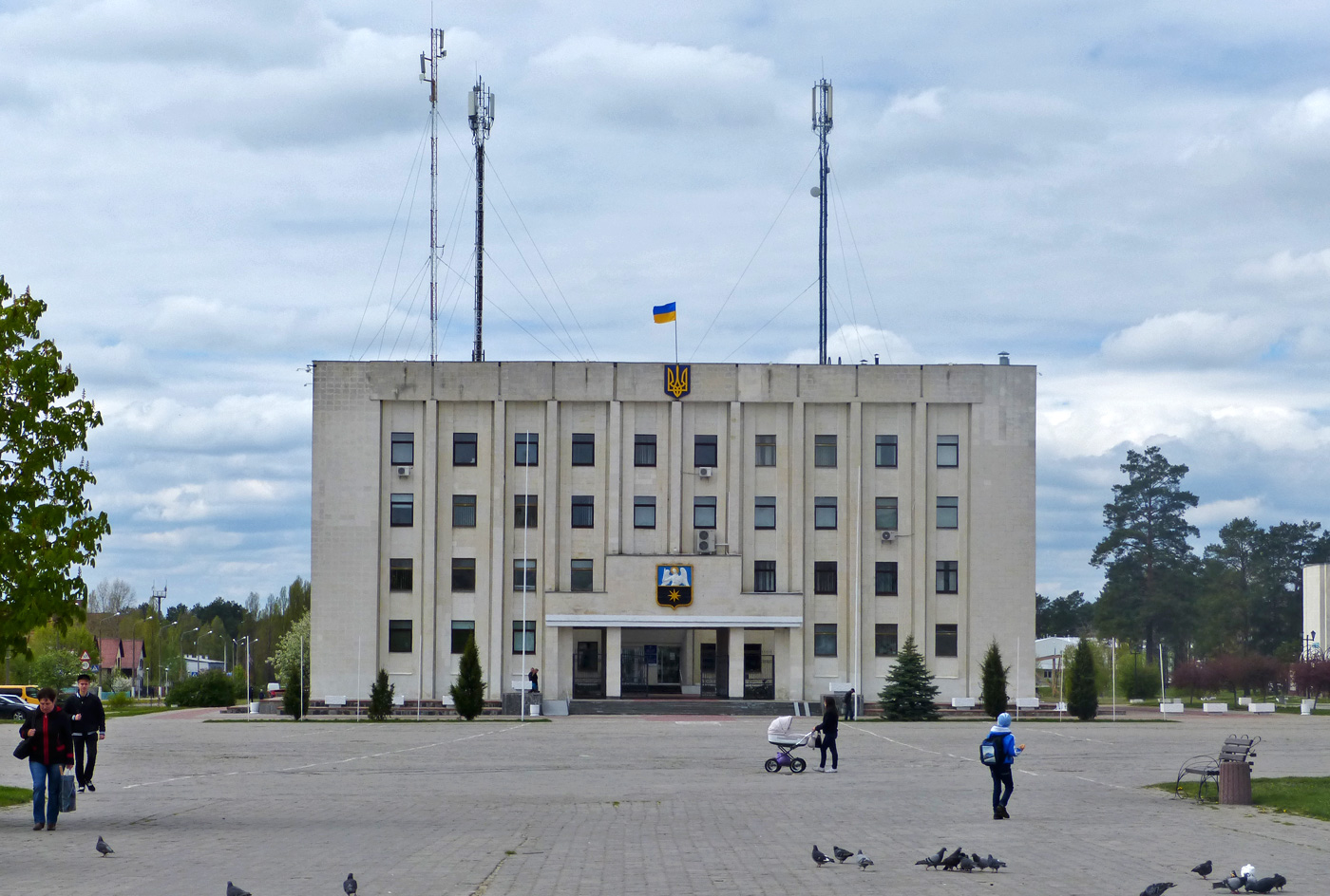 Славутич, Центральная площадь, 7