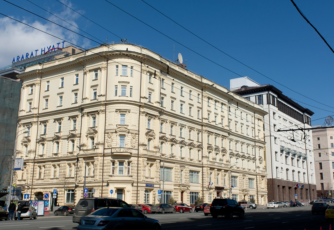 Москва, Неглинная улица, 2 / Театральный проезд, 3 стр. 2; Улица Рождественка, 1 стр. 1