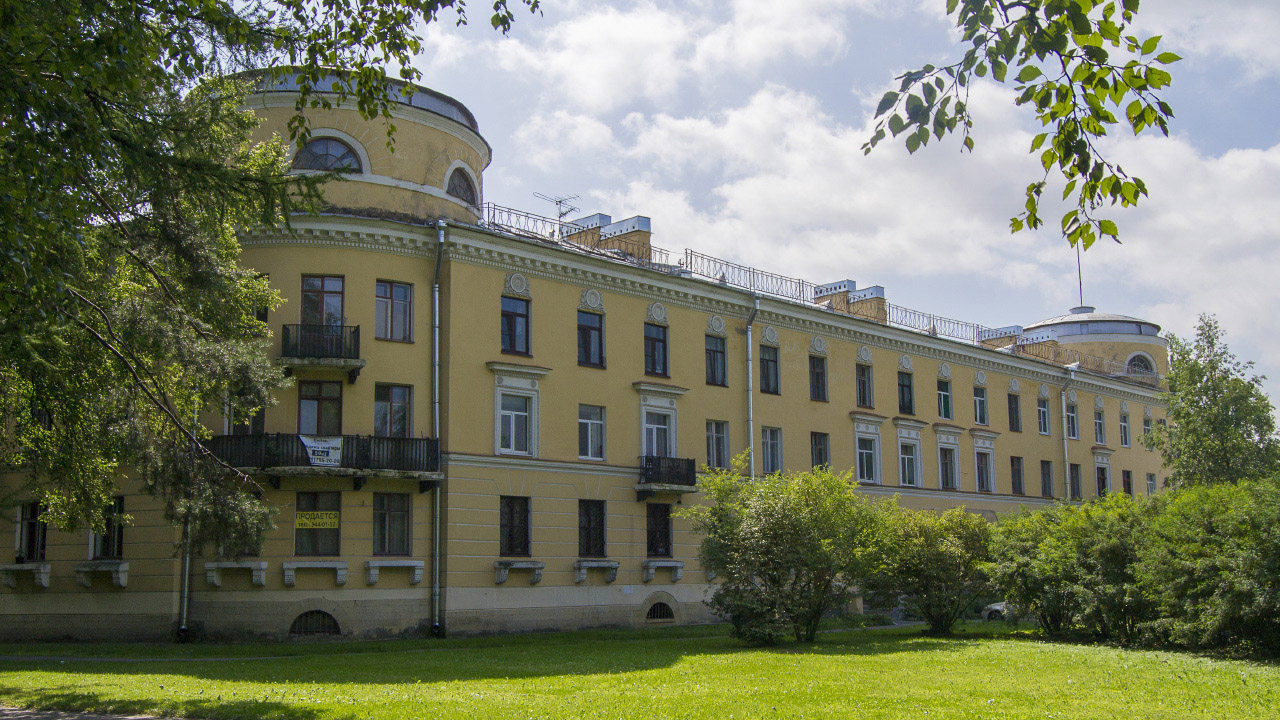 Павловск, Детскосельская улица, 1 / Слуцкая улица, 2