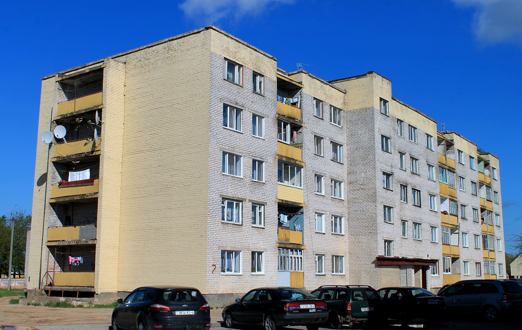 Островец, Школьная улица, 7