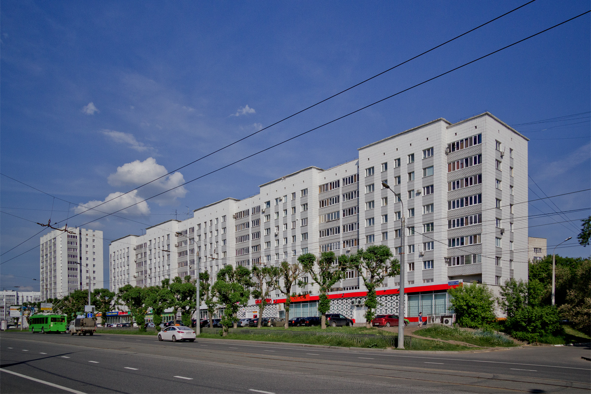 Казань, Улица Татарстан, 13 / Улица Сары Садыковой, 2