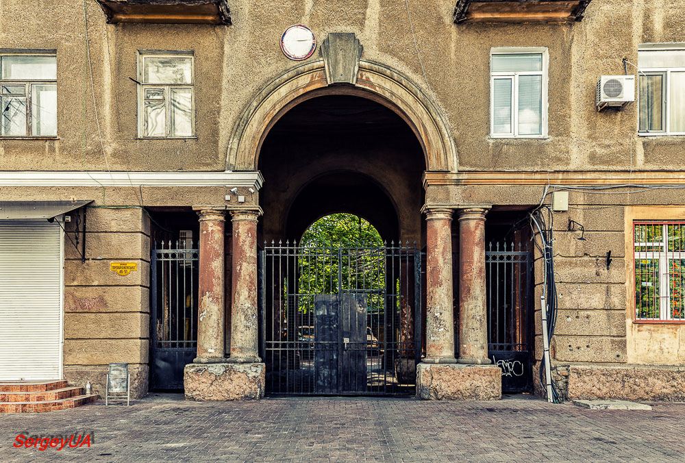 Odesa, Преображенська вулиця, 49/51 / успенська вулиця, 107*