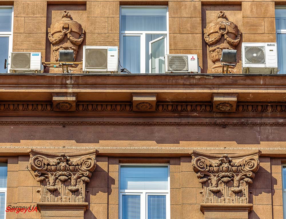 Киев, Улица Крещатик, 8