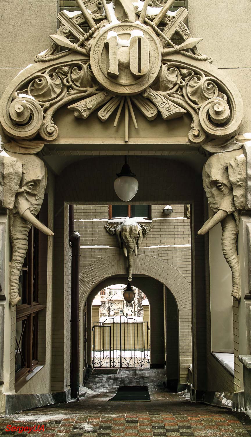 Kyiv, Банковая улица, 10
