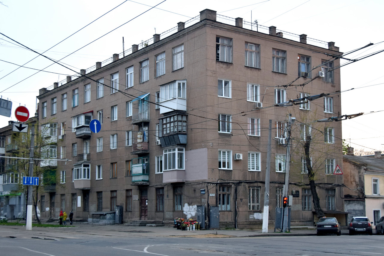 Odesa, велика арнаутська вулиця, 1 / Вулиця Леонтовича, 8*