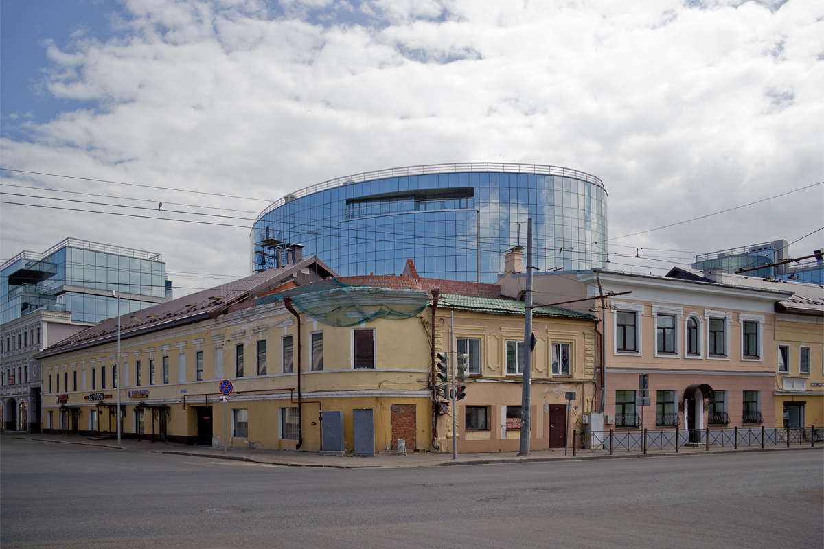 Kasan, Улица Парижской Коммуны, 13 / Московская улица, 57