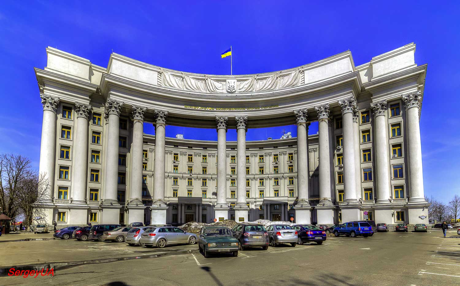 Киев, Михайловская площадь, 1