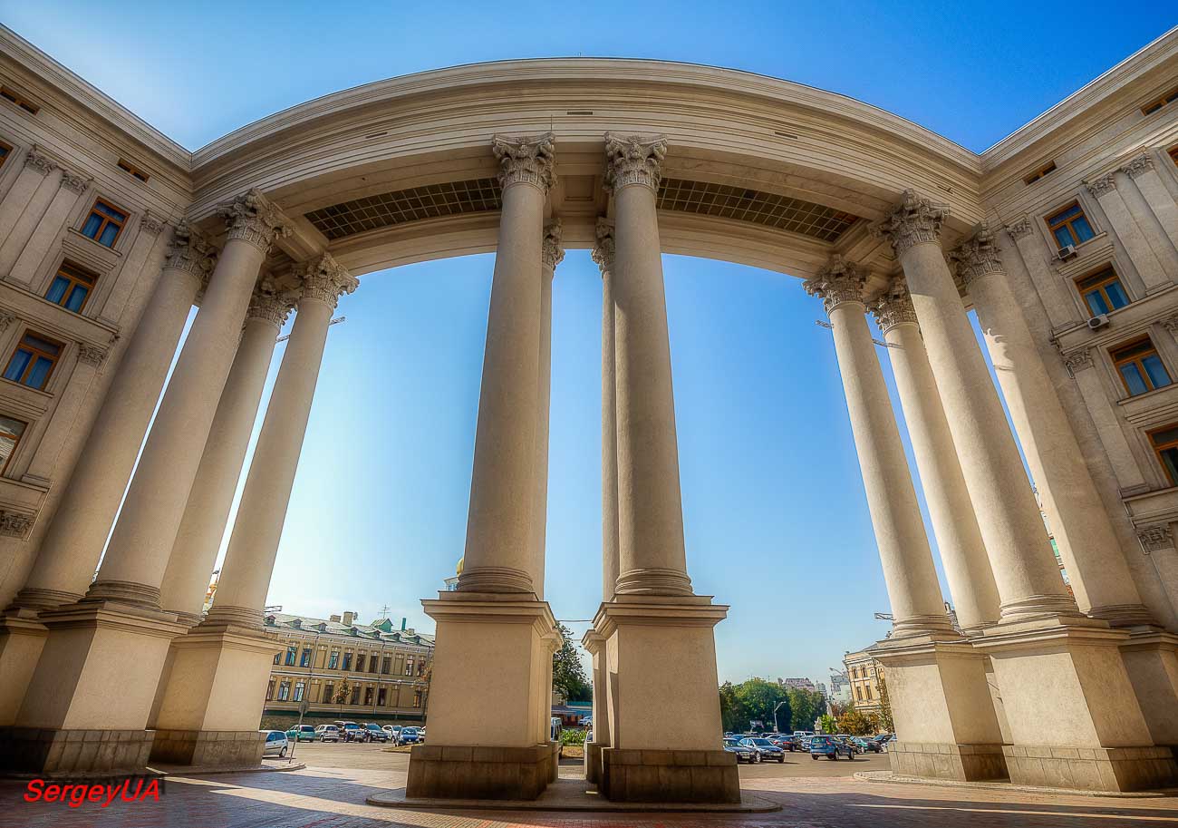 Киев, Михайловская площадь, 1