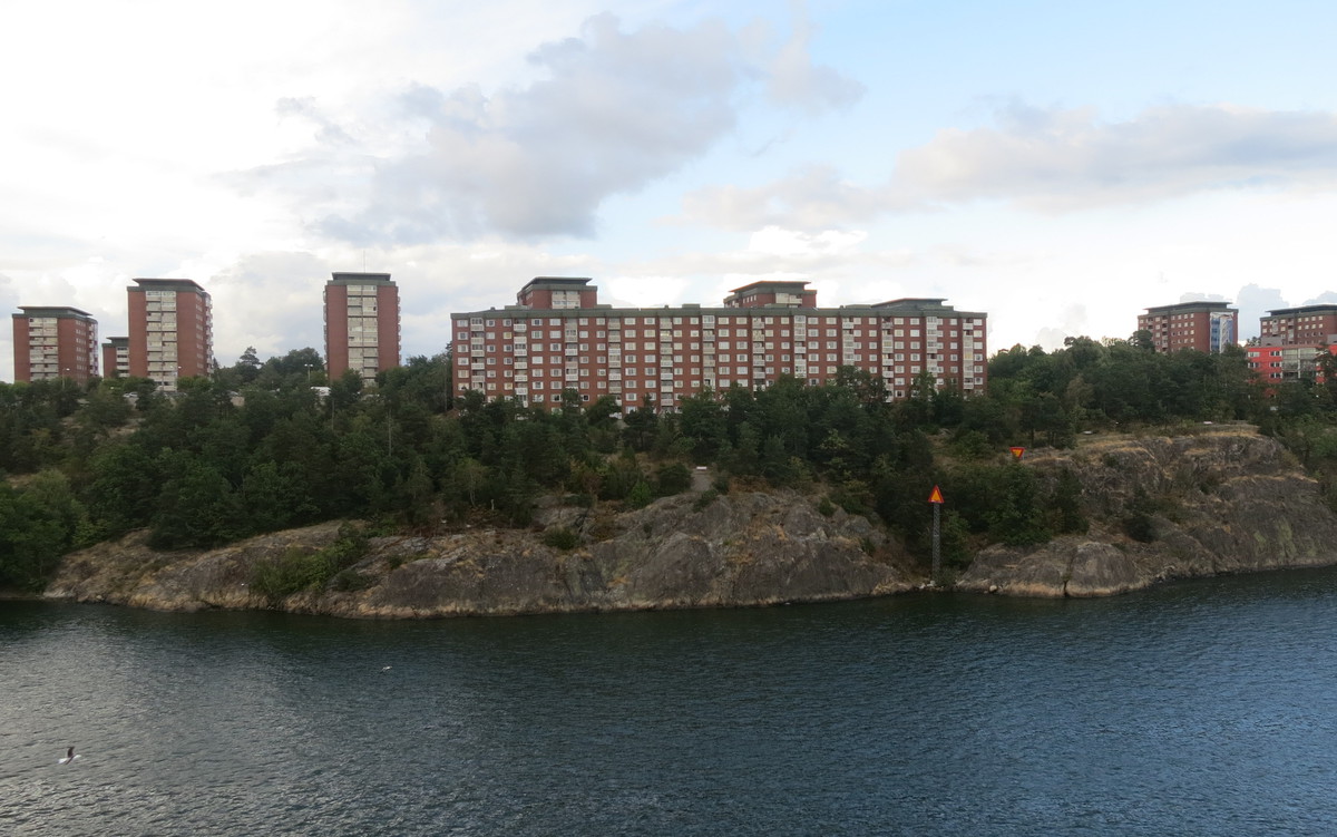 Лидингё, Larsbergsvägen, 32; Larsbergsvägen, 34; Larsbergsvägen, 36; Larsbergsvägen, 38; Larsbergsvägen, 40; Larsbergsvägen, 42