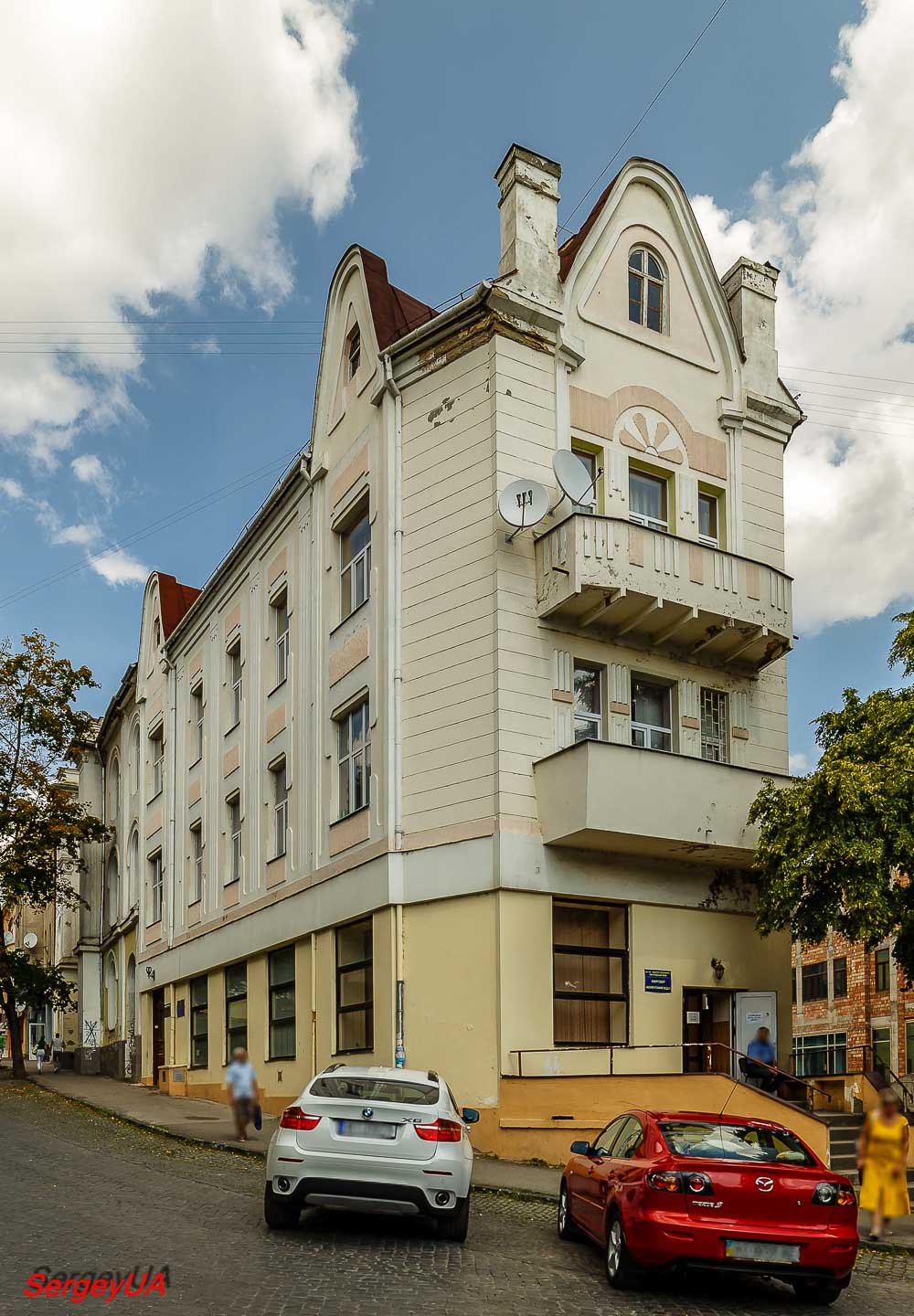 Ужгород, Жупанатская площадь, 18