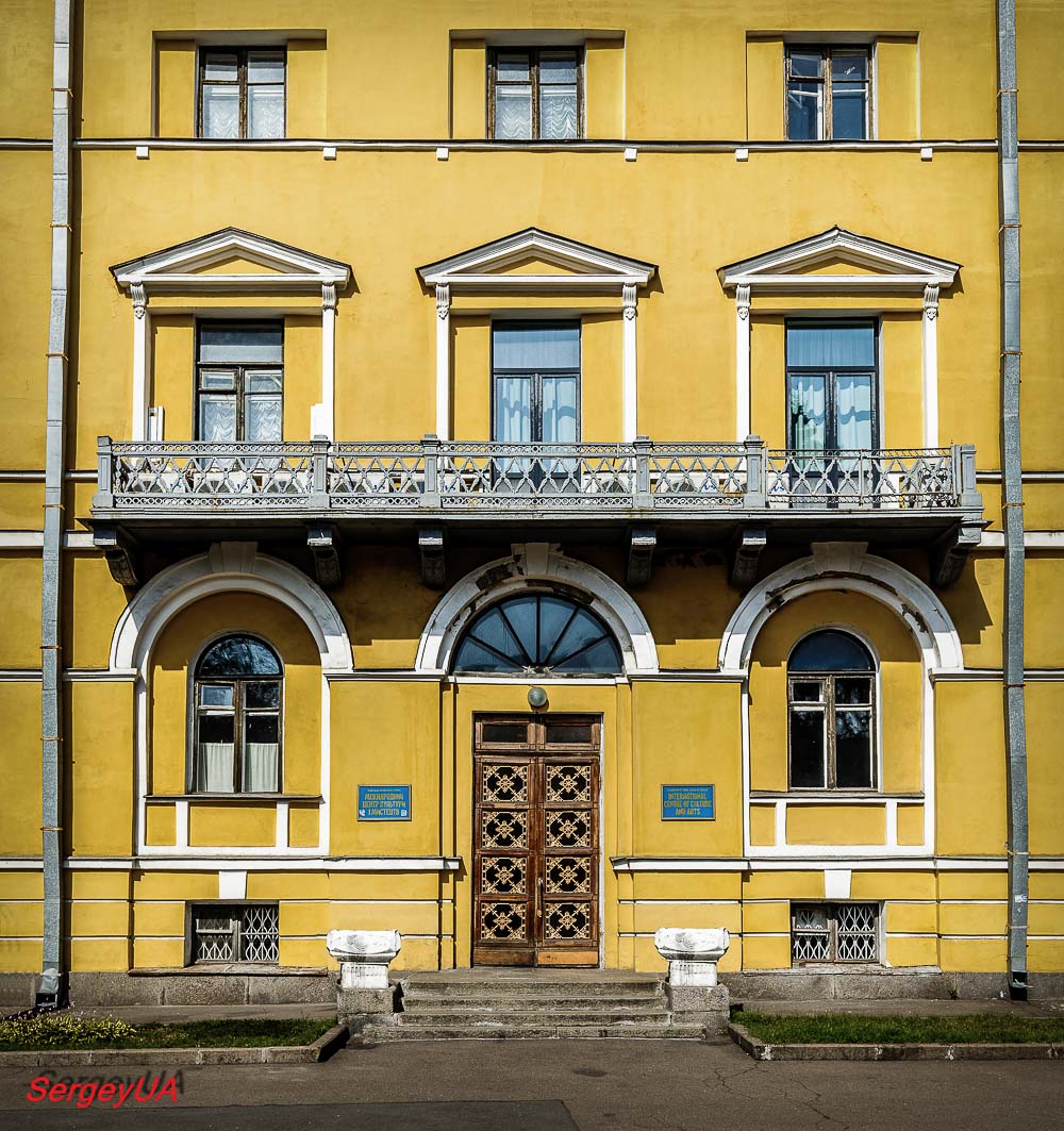 Киев, Институтская улица, 1
