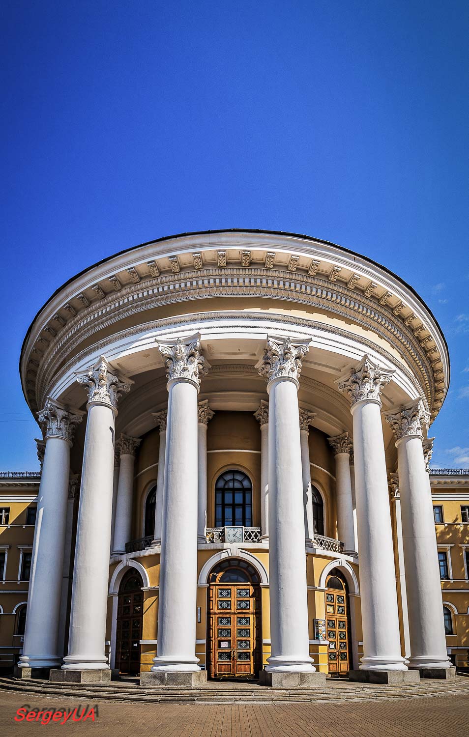 Киев, Институтская улица, 1
