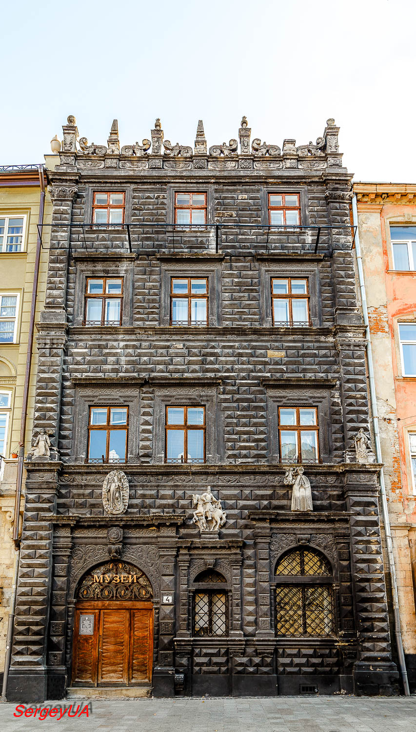 Lviv, Площадь Рынок, 4