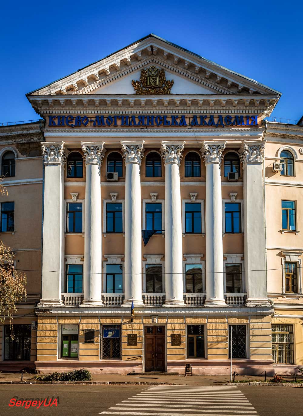 Киев, Контрактовая площадь, 4