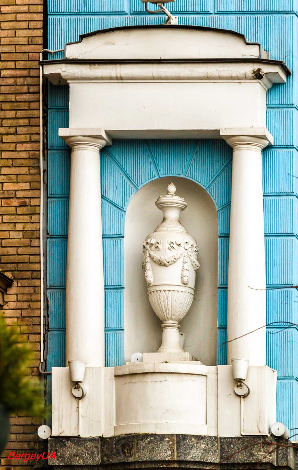 Kyiv, Контрактовая площадь, 2А