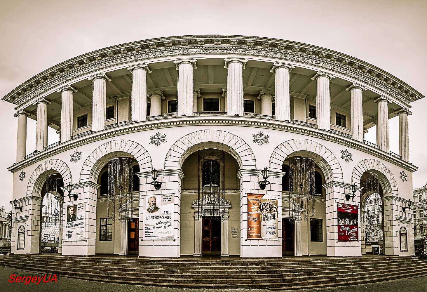 Киев, Улица Архитектора Городецкого, 1 / Улица Крещатик, 11