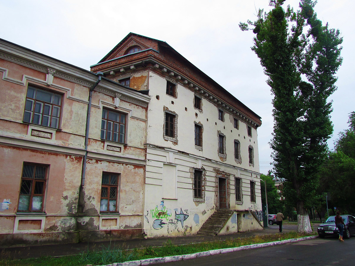 Харьков, Площадь Фейербаха, 15 / Почтовый переулок, 2