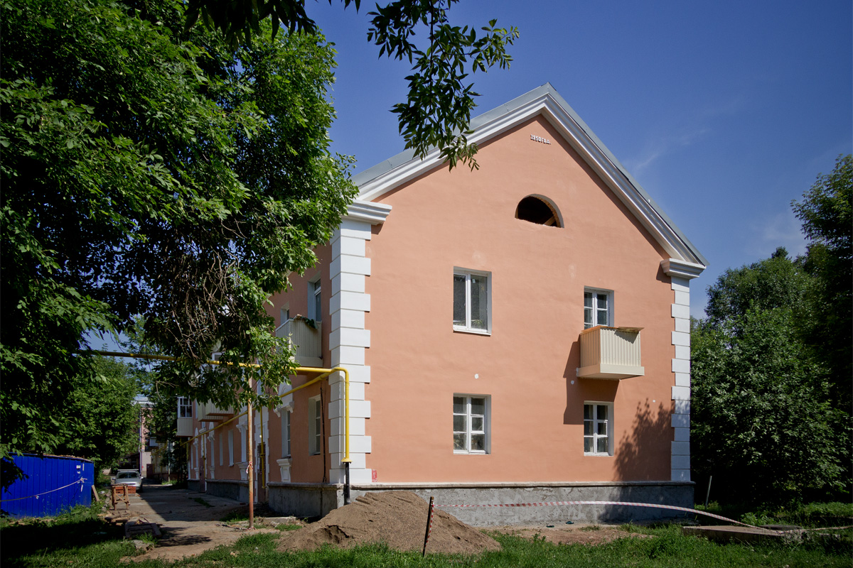 Казань, Пионерская улица, 1 / Улица Заря, 12