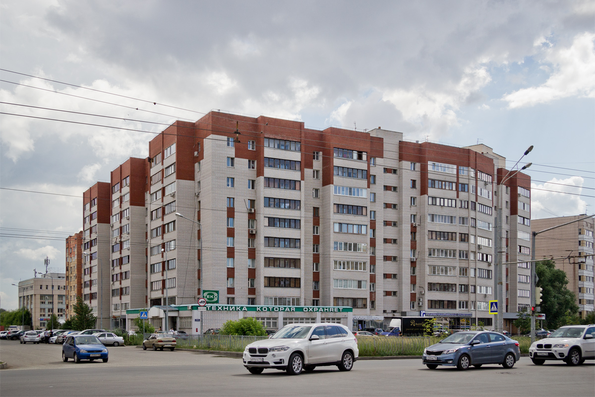 Казань, Чистопольская улица, 10 / Улица Бондаренко, 8