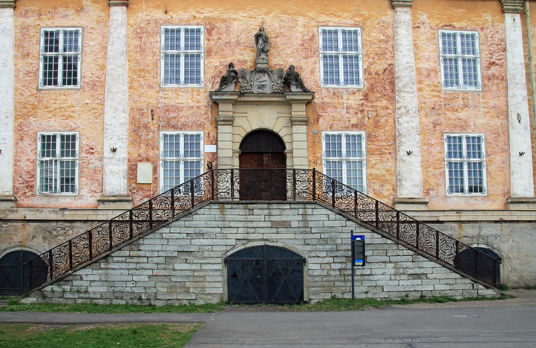 Нарва, Raekoja plats
