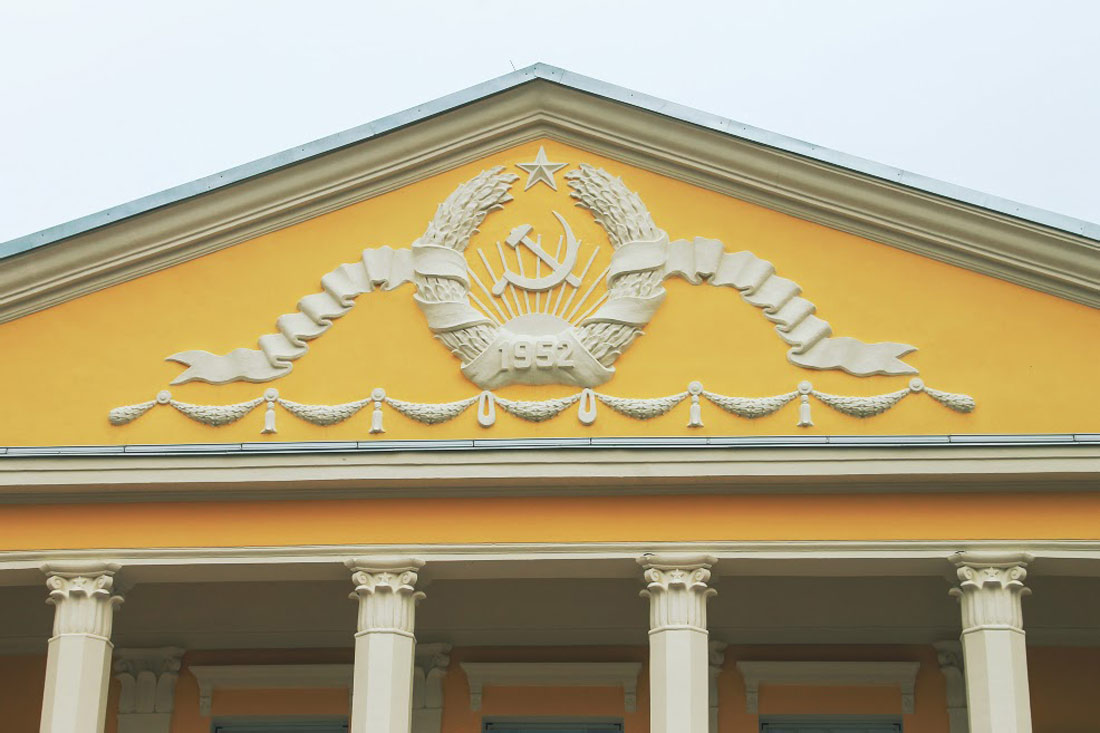 Кохтла-Ярве, Keskallee, 36. Монументальное искусство (мозаики, росписи, барельефы, сграфито)