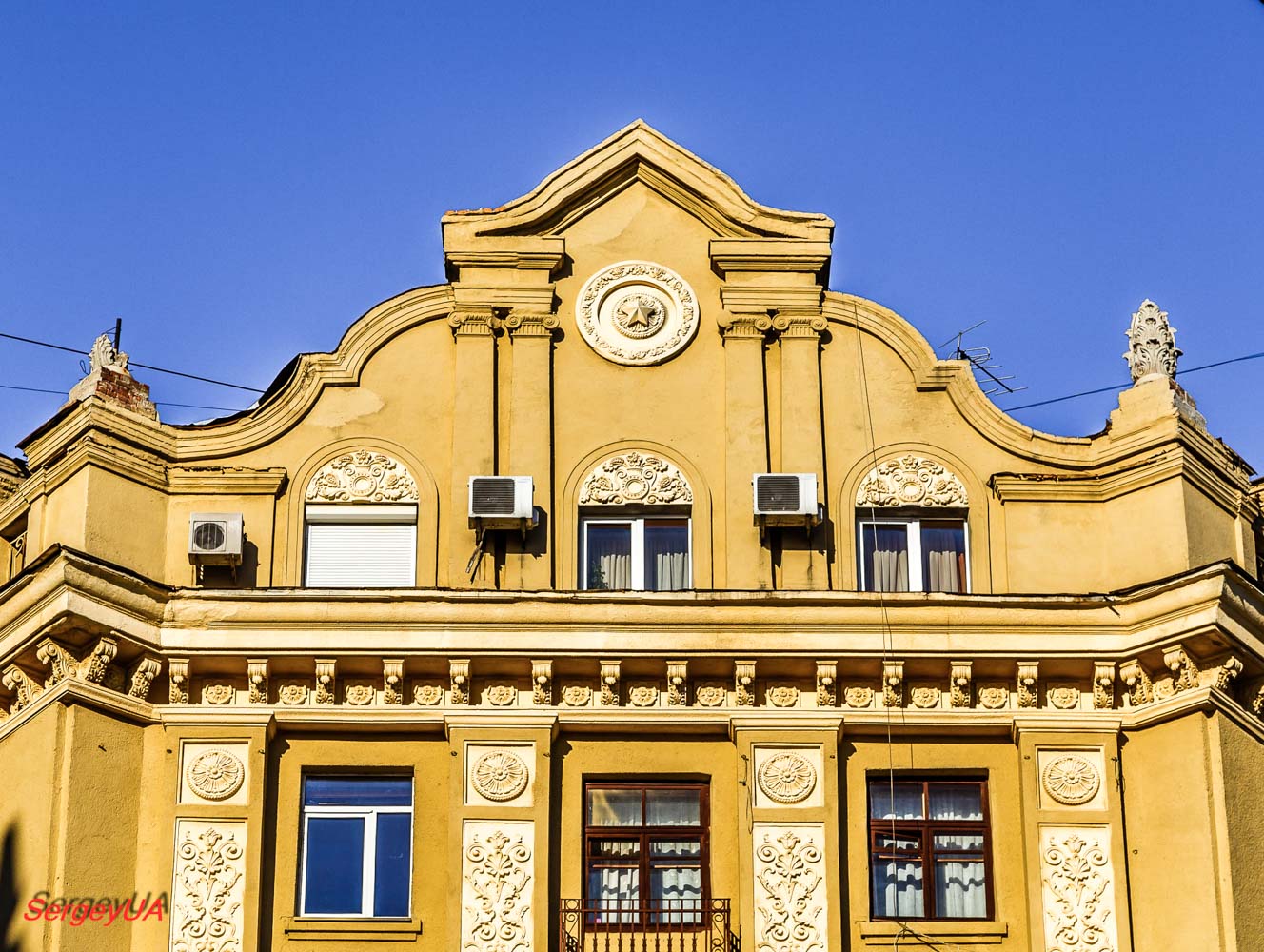 Харьков, Проспект Героев Харькова, 3 / Переулок Короленко, 21