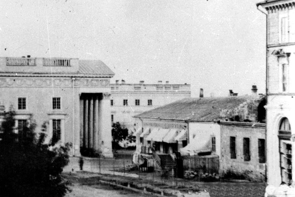 Одесса, Рішельєвська вулиця, 1 / ланжеронівська вулиця, 11; Провулок Чайковського, 1; Дерибасівська вулиця, 10 / рішельєвська вулиця, 3; Провулок Чайковського, 8