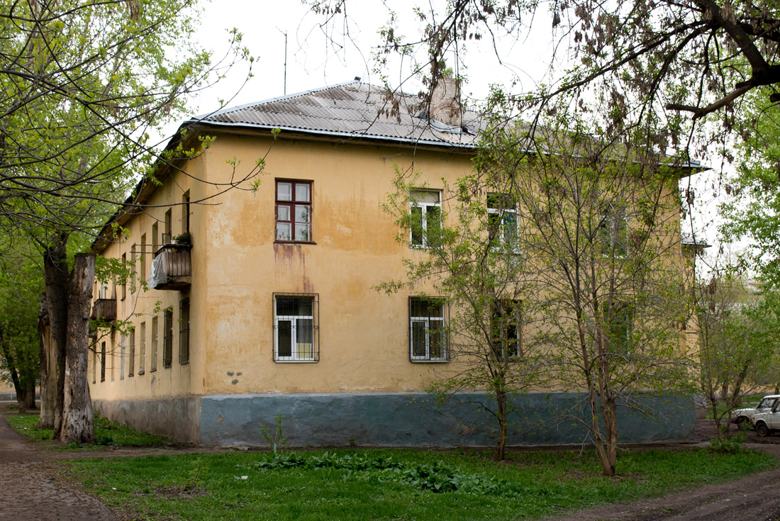 Уфа, Черниковская улица, 2 / Улица Гончарова, 20