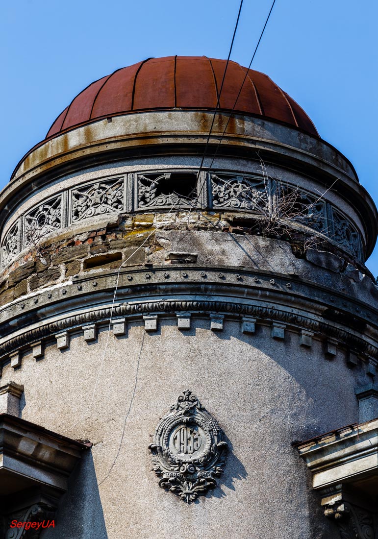 Odesa, Грецька вулиця, 43 / Провулок Віце-адмірала Жукова, 8. Odesa — Inscriptions on facades