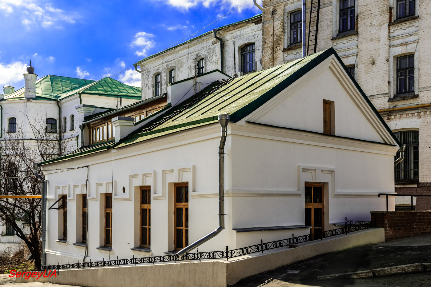 Київ, Лаврская улица, 9 корп. 11Б