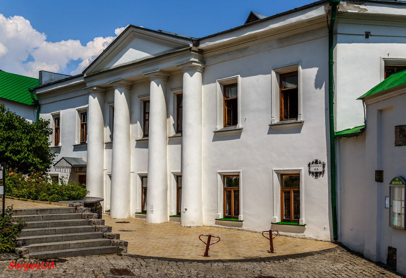 Киев, Лаврская улица, 9 корп. 48