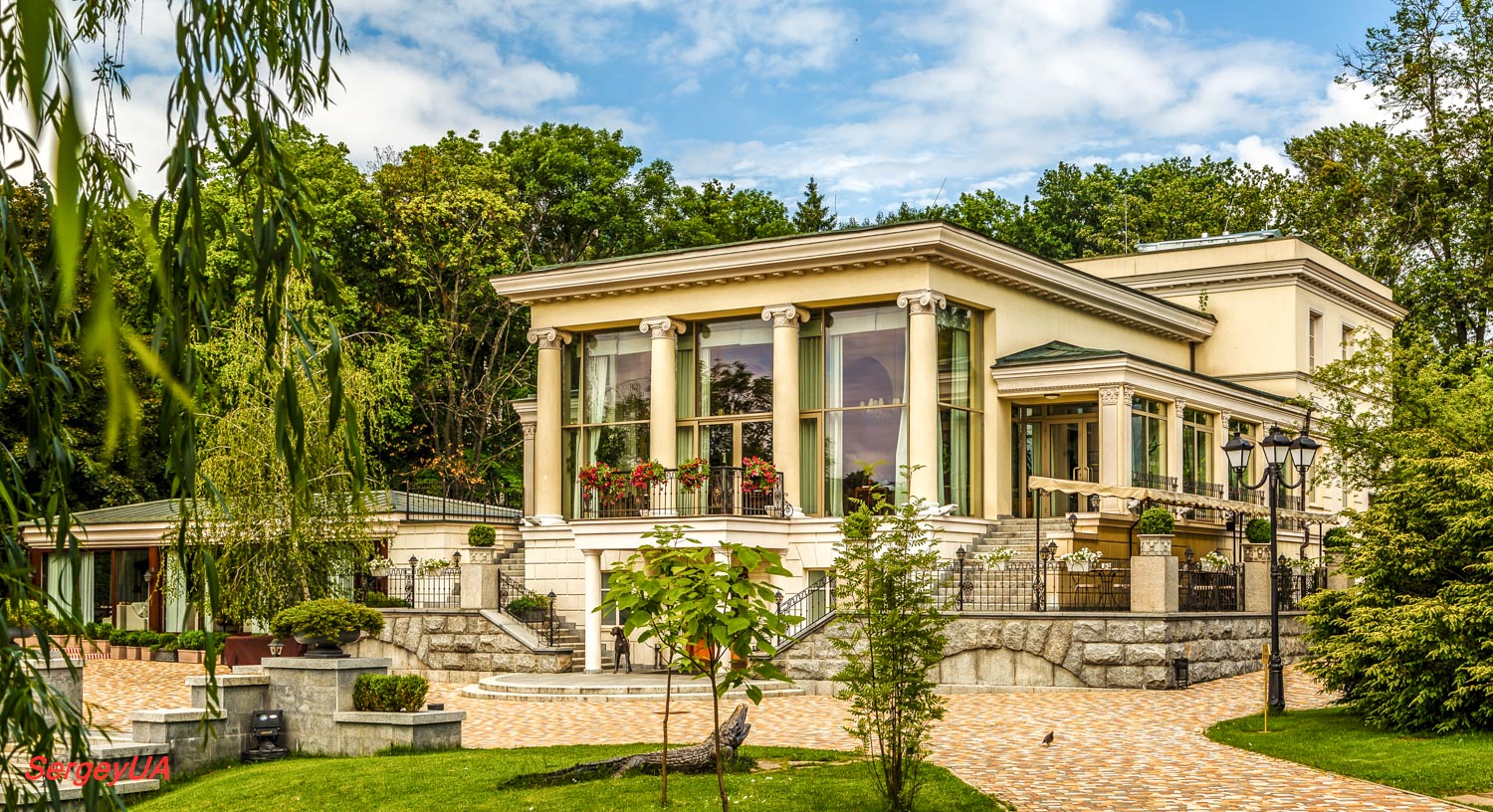 Киев, Проспект Академика Глушкова, 1