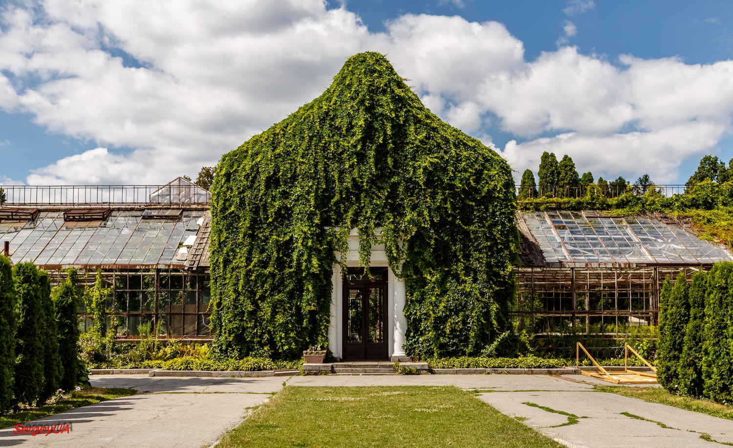 Киев, Проспект Академика Глушкова, 1 корп. 28