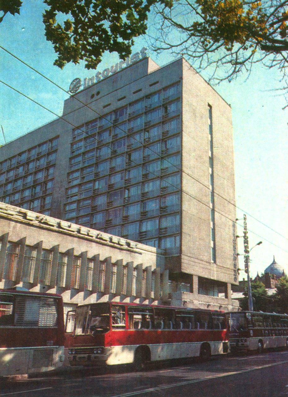 Odesa, Рішельєвська вулиця, 59 / мала арнаутська вулиця, 54. Odesa — Signboards