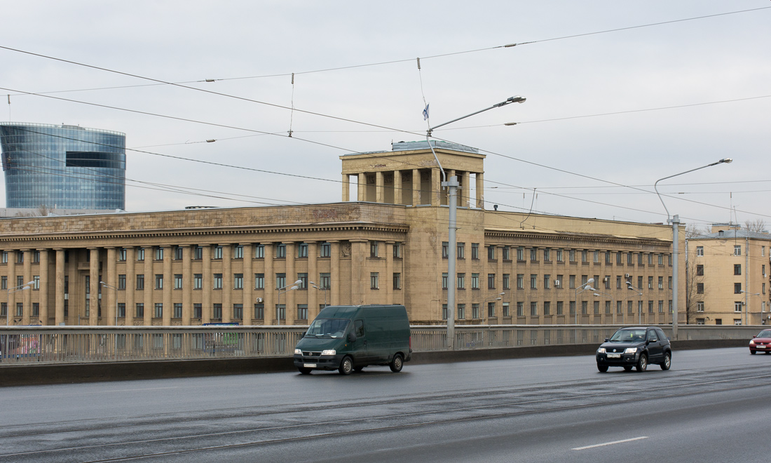 Санкт-Пецярбург, Заневский проспект, 2 / Малоохтинский проспект, 80