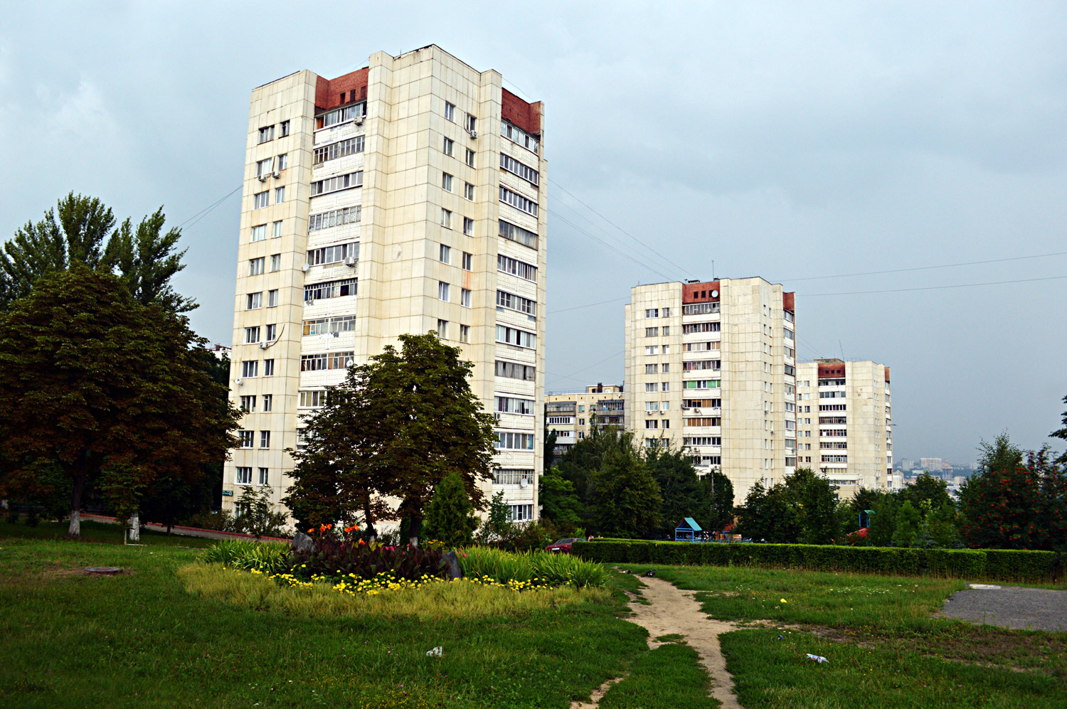 Белгород, Улица Костюкова, 32; Проспект Ватутина, 6; Проспект Ватутина, 4 Белгород, Улица Костюкова, 32; Проспект Ватутина, 6; Проспект Ватутина, 4