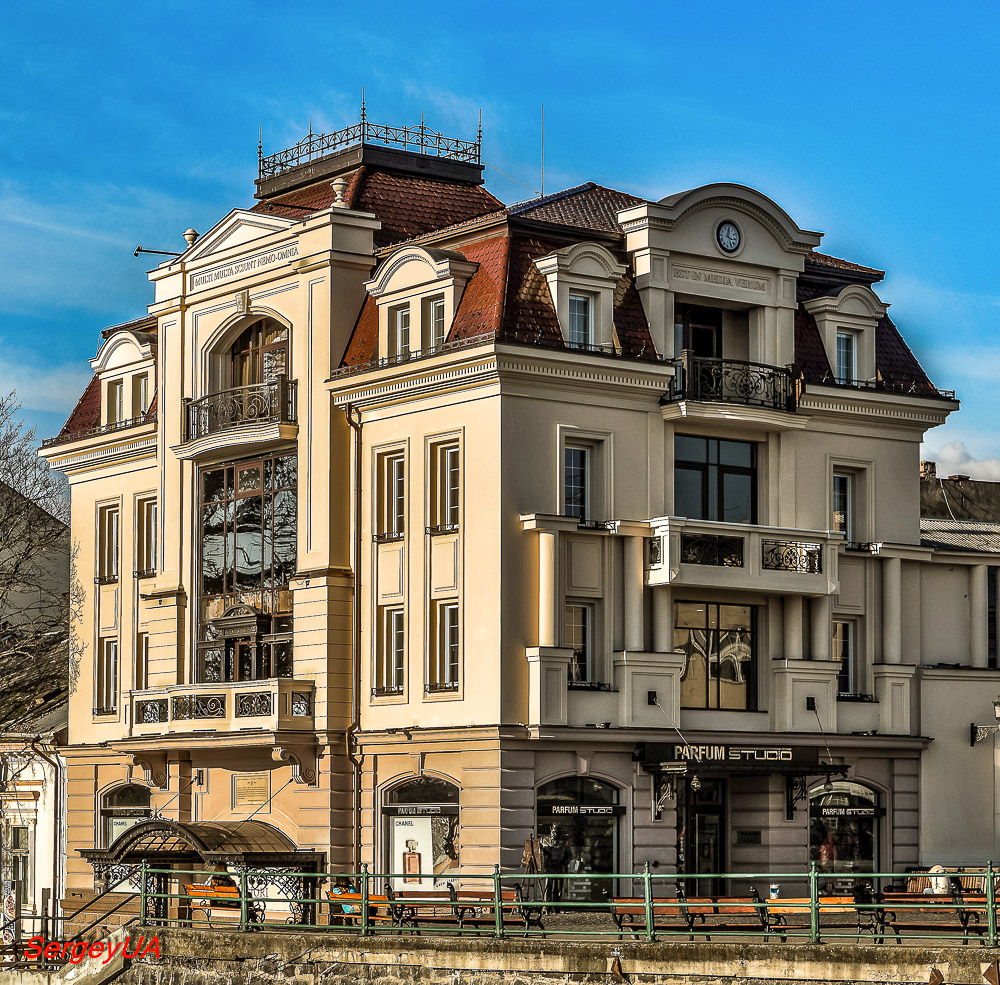 Ужгород, Набережная Независимости, 1