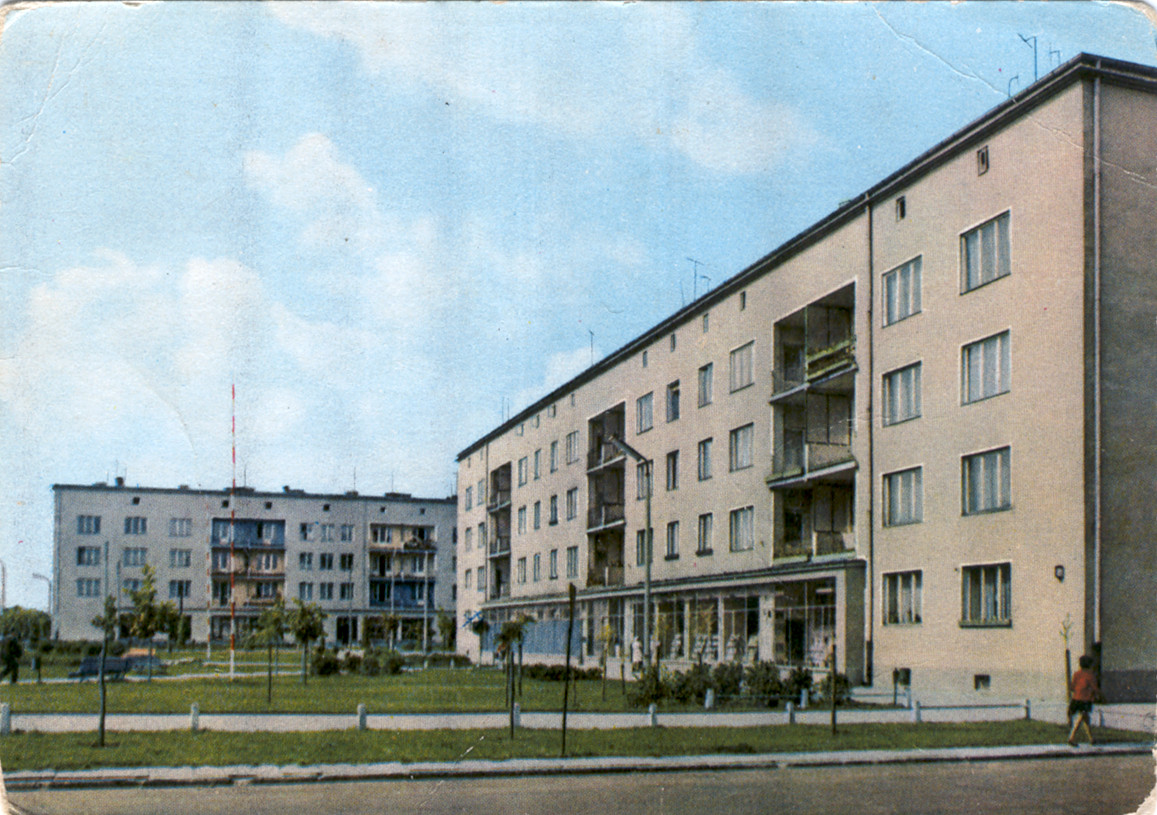 Сталёва-Воля, Ulica Stanisława Staszica, 12; Ulica Stanisława Staszica, 16