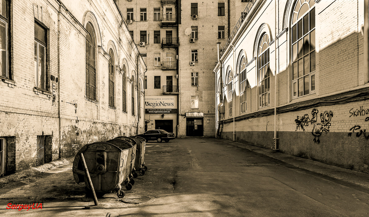 Киев, Улица Крещатик, 10; Улица Крещатик, 8