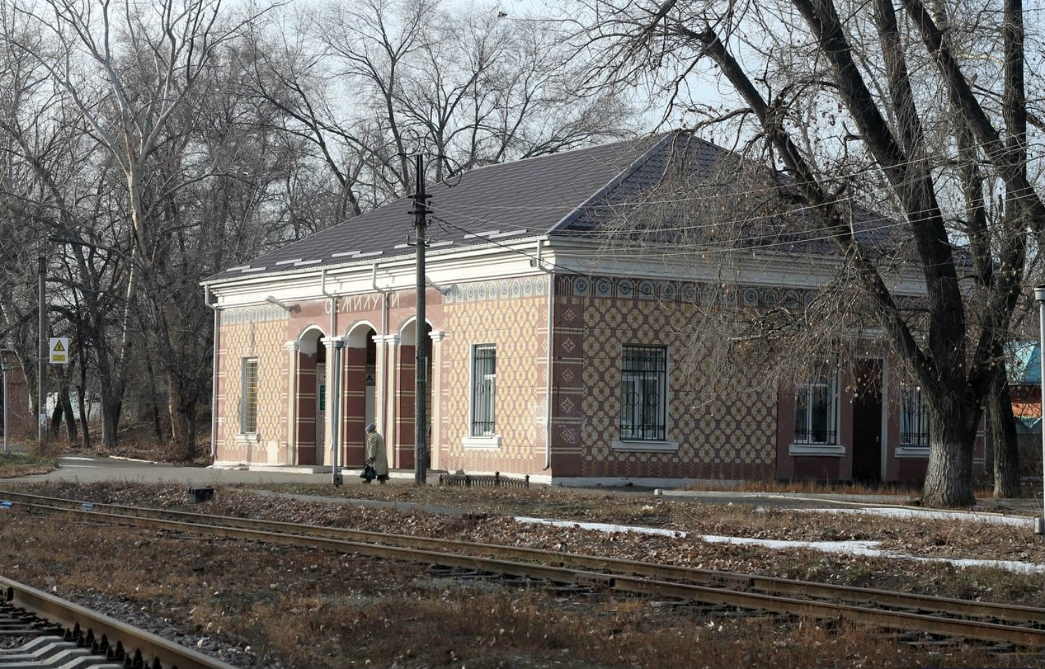 Семилуки, Привокзальная площадь, 1