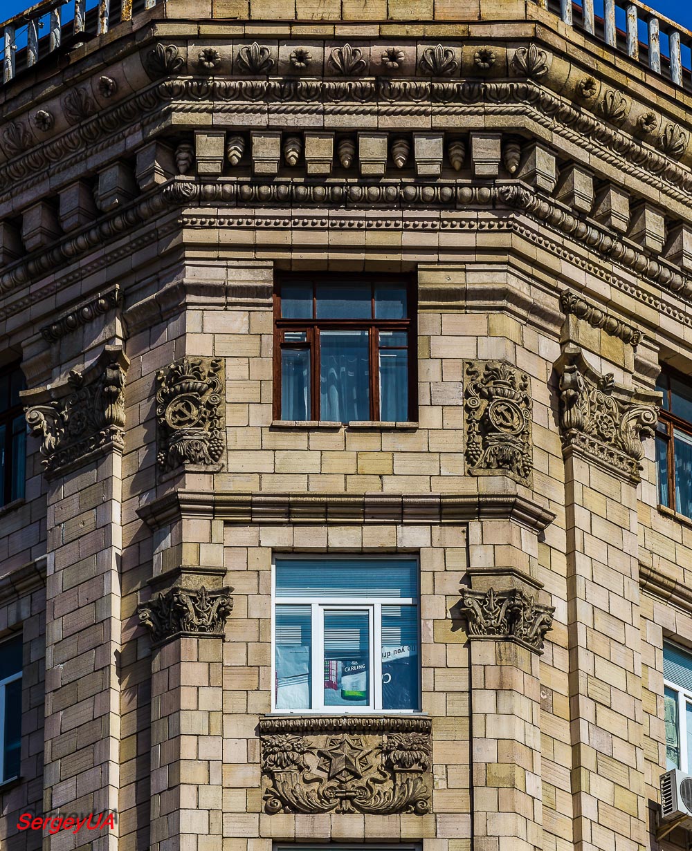 Kyiv, Улица Крещатик, 27
