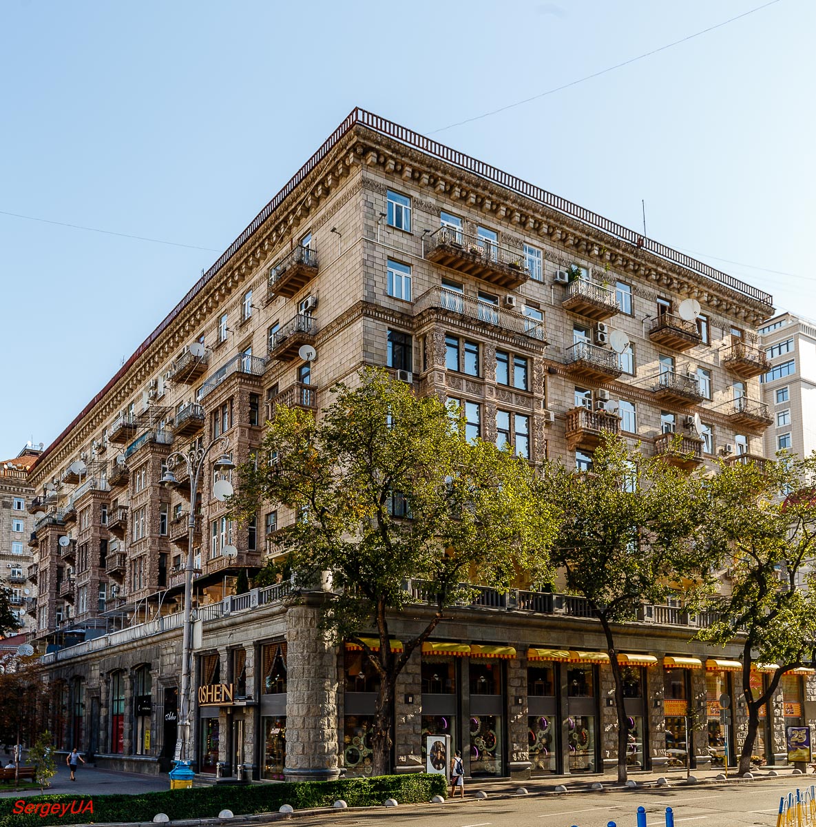 Київ, Улица Крещатик, 29 / Бессарабская площадь, 1
